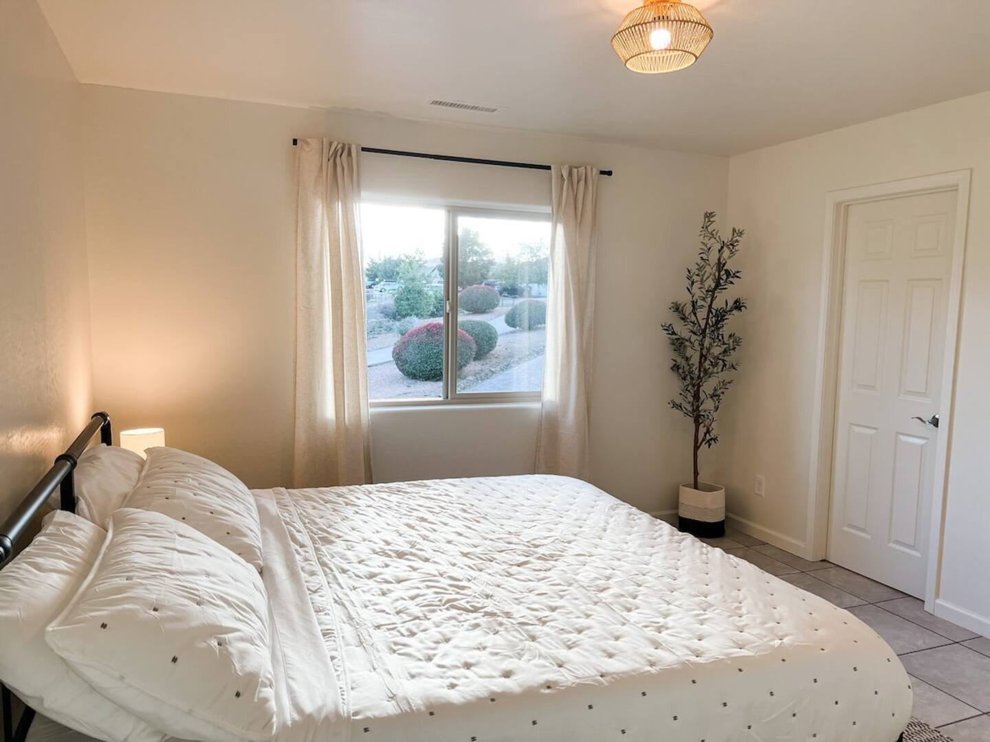 King bed - 8503 E Leigh Dr