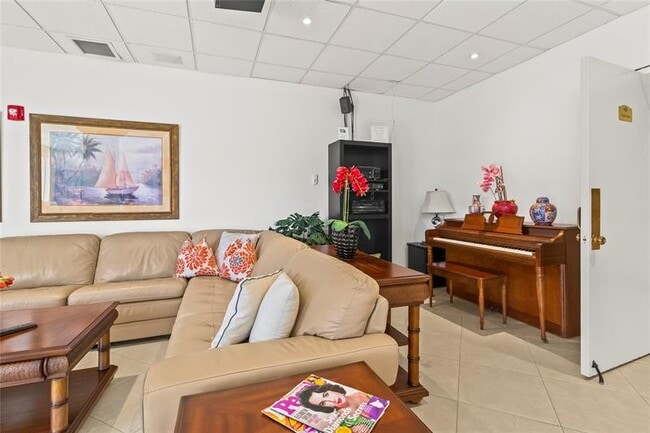 Building Photo - 800 SE 20th Ave