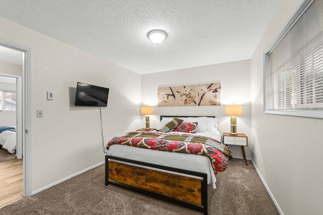 Building Photo - Beautifully updated 3 bedroom, 1 bath house in Eugene!