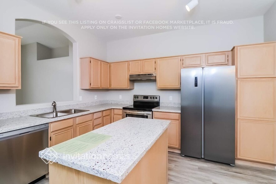 Building Photo - 7451 W Via Del Sol Dr