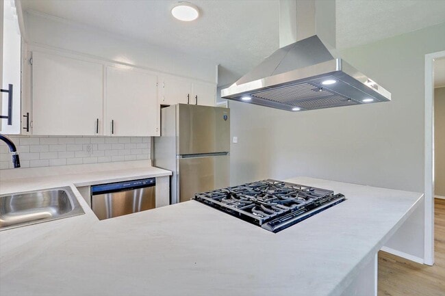 Building Photo - 642 Sweetgum St
