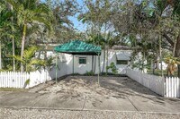 Building Photo - 5985 SW 41st St