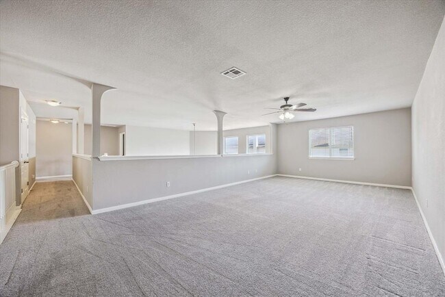 Building Photo - 701 Crestwood Ln