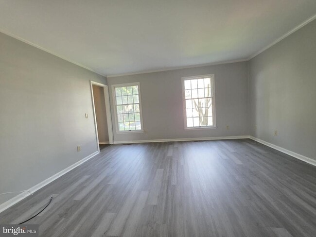 Building Photo - 830 Larch Way