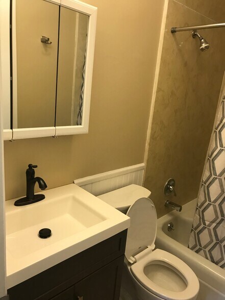 Building Photo - 217 Morehead St