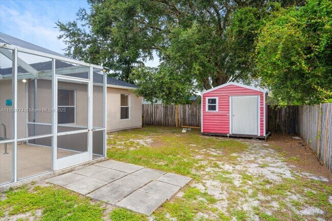 Building Photo - 3749 SW Kasin St