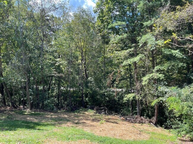 Building Photo - 104 Highland Dr