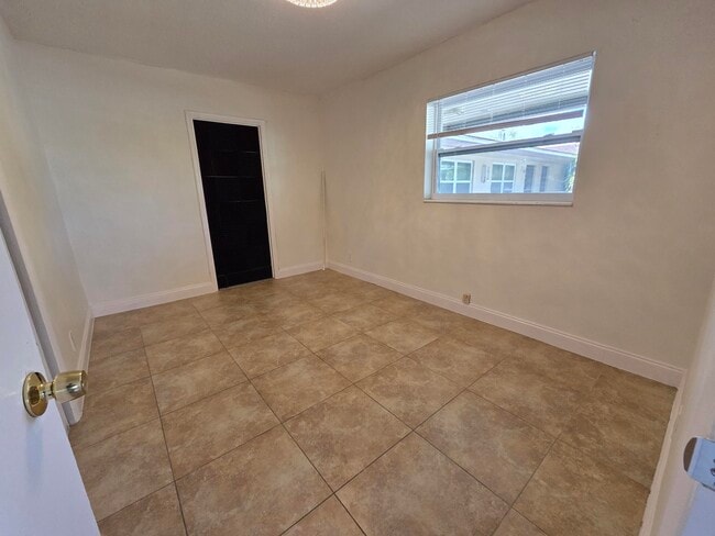 Building Photo - 720 NE 2nd St