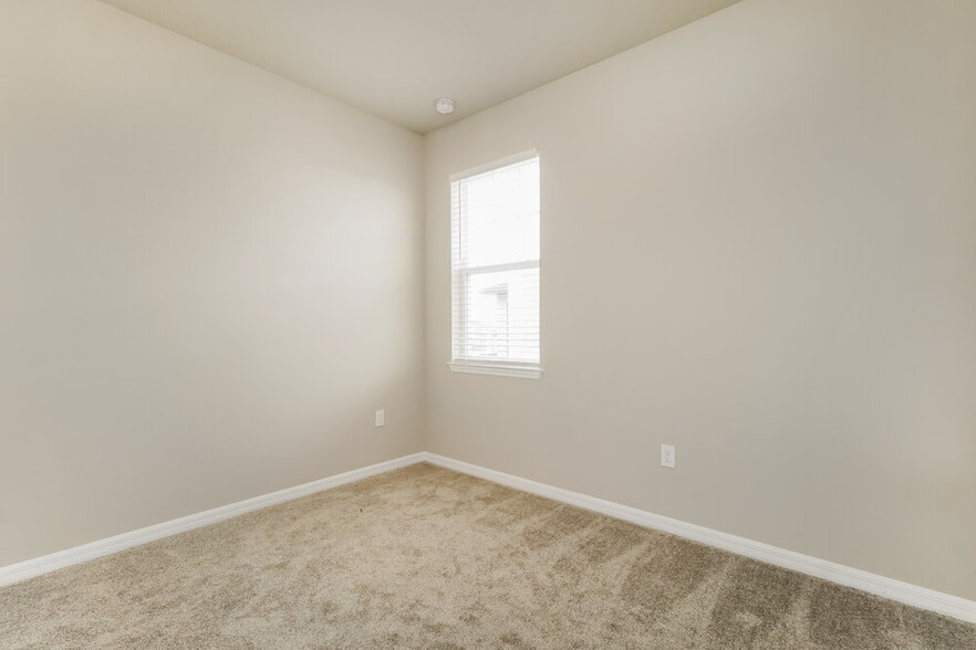 Building Photo - 2275 Raven Rdg Dr