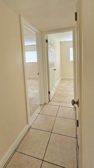 Building Photo - 1501 Crescent Cir