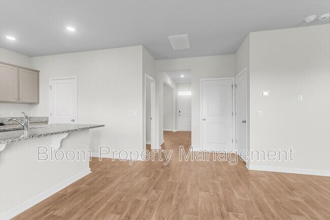 Building Photo - 502 Lk Rdg Blvd