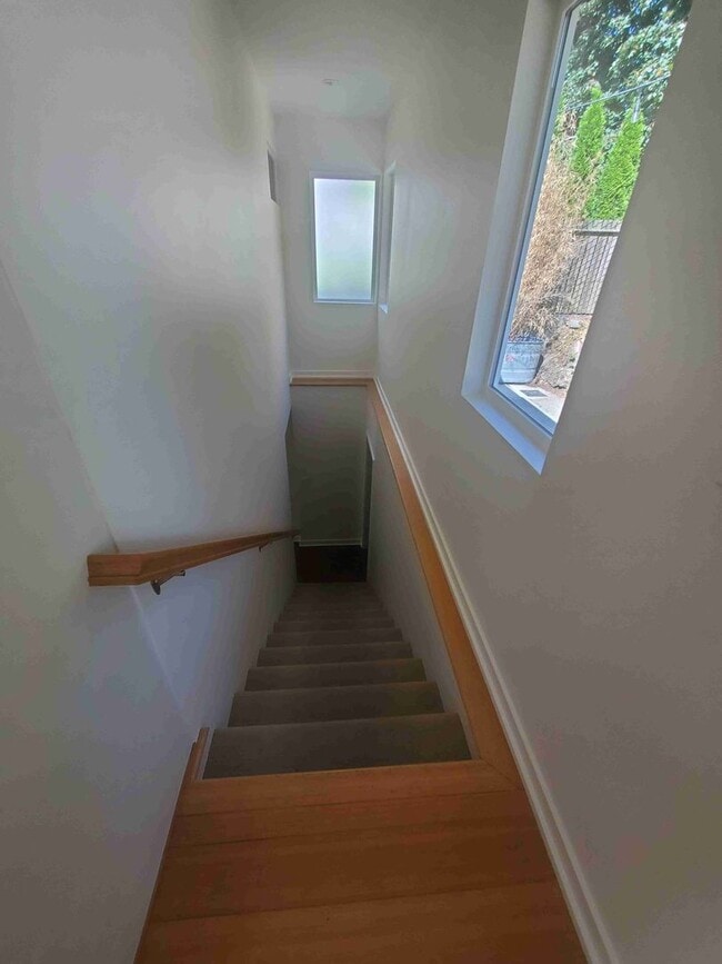 Building Photo - Prime Wallingford location 4 bed, 3 bath w...