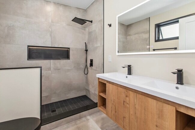 Building Photo - 57 Bellingham Ave