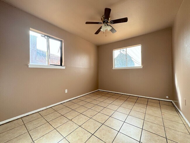 Building Photo - Northeast El Paso 4 Bed 2 Bath  Refrig A/C