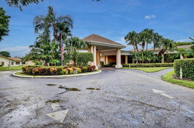 Building Photo - 2925 Riviera Dr