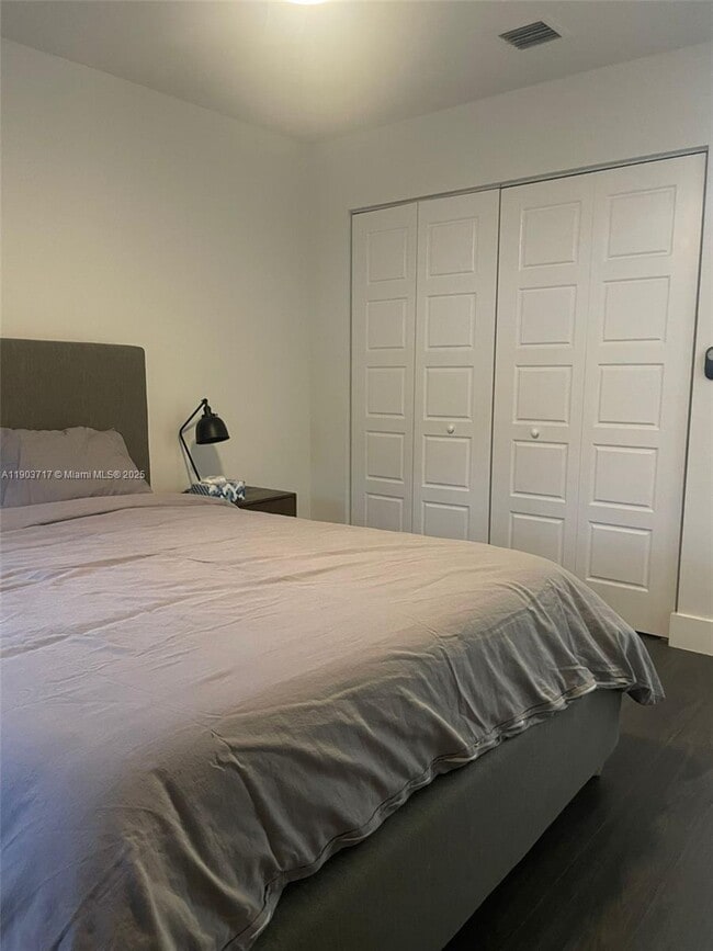 Building Photo - 3270 SW 44th St