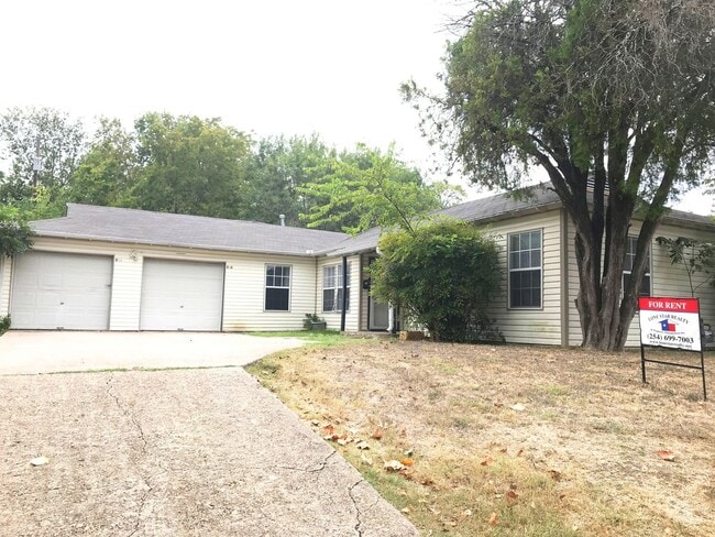 Building Photo - 812-812 Estelle Ave