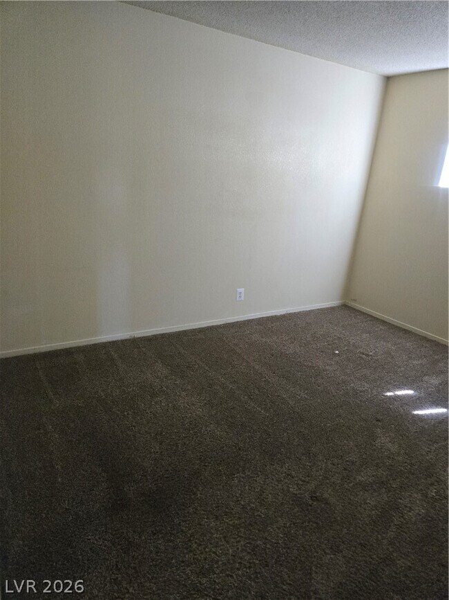 Building Photo - 1388 E Desert Inn Rd