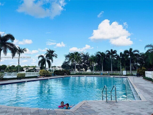 Building Photo - 4537 SW 134th Ave