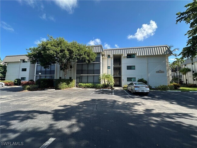 Primary Photo - 788 Park Shore Dr
