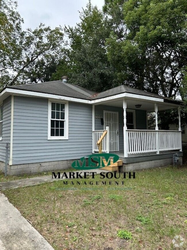 Building Photo - **APPLICATION PENDING!** Remodeled home in...