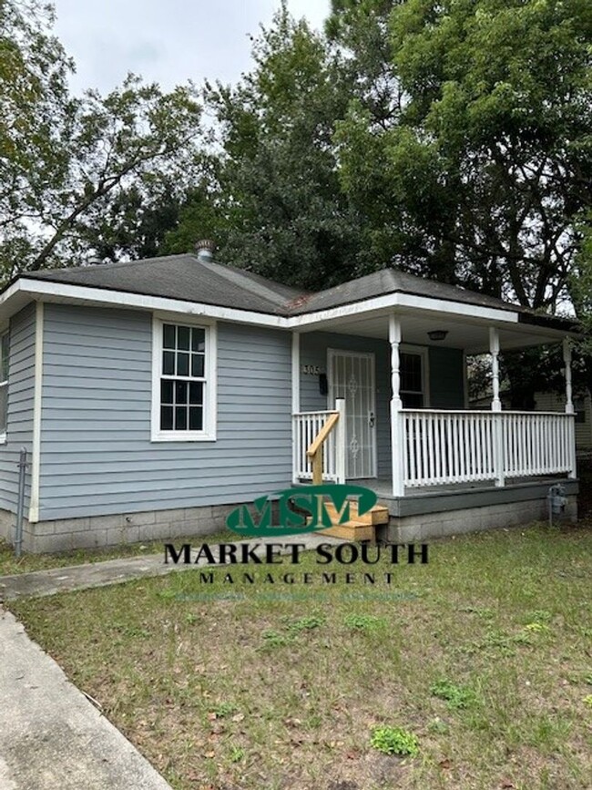 Primary Photo - **APPLICATION PENDING!** Remodeled home in...