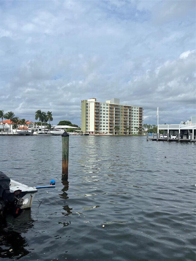 Building Photo - 3111 NE 29th St