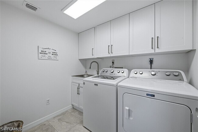 Building Photo - 4031 Gulf Shore Blvd N