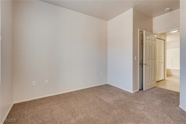 Building Photo - 10550 W Alexander Rd