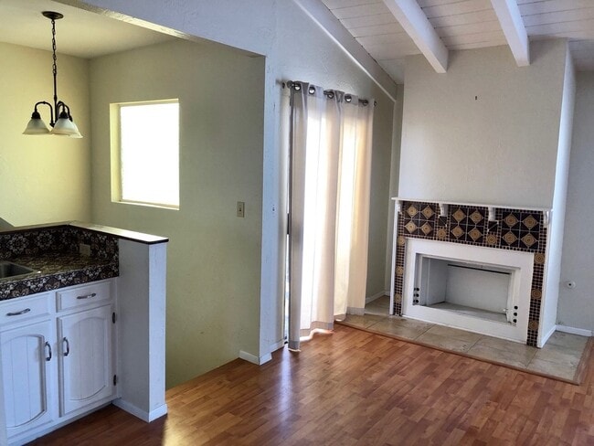 Building Photo - Pierpont Beach Home