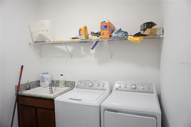 Building Photo - 5732 Newberry Pnes Ave