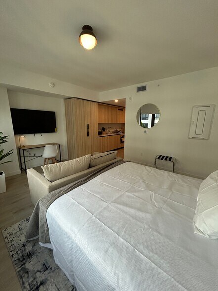 Building Photo - 225 N Miami Ave