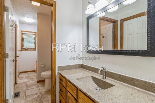 Building Photo - 13585 Summit Dr