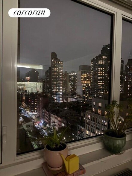 Building Photo - 205 E 95th St