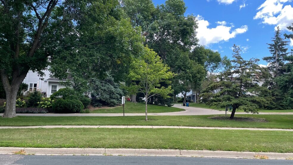 Building Photo - 5330 Highpointe Dr