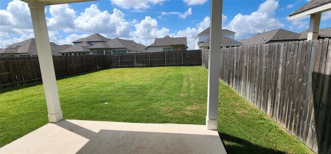 Building Photo - 348 Banyon Dr