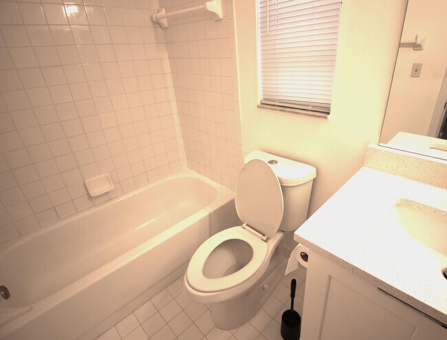 Building Photo - 2900 Olivewood Terrace