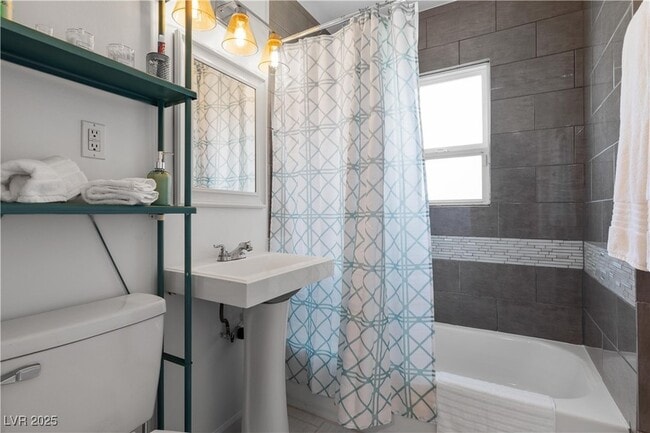 Building Photo - 1013 Francis Ave