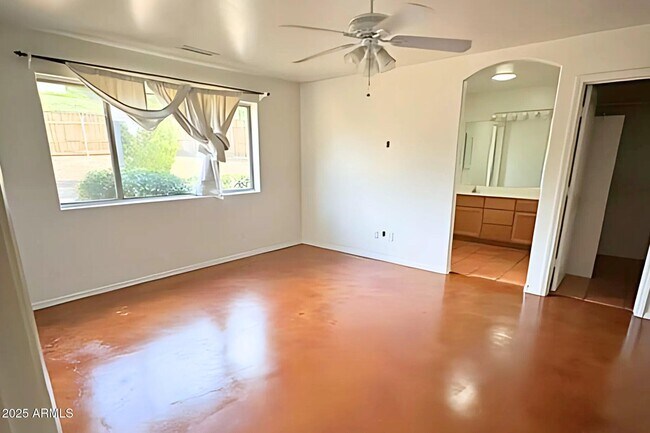 Building Photo - 9431 Serpentine Ln