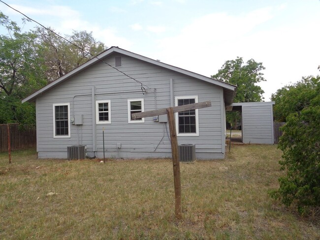 Building Photo - AFFORDABLE DUPLEX