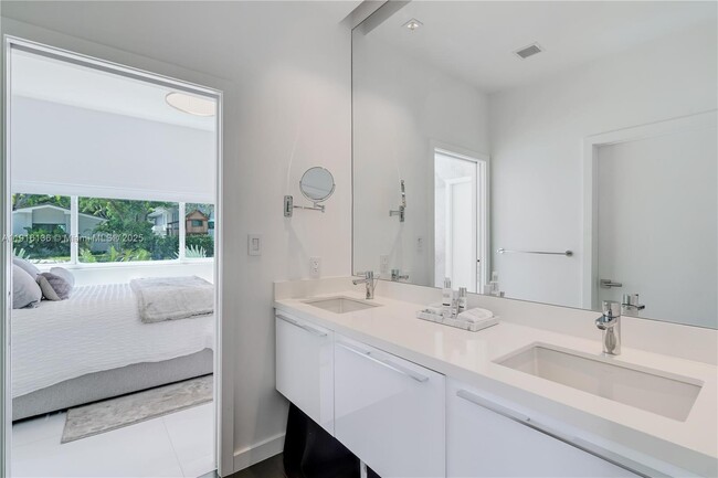 Building Photo - 475 Woodcrest Rd