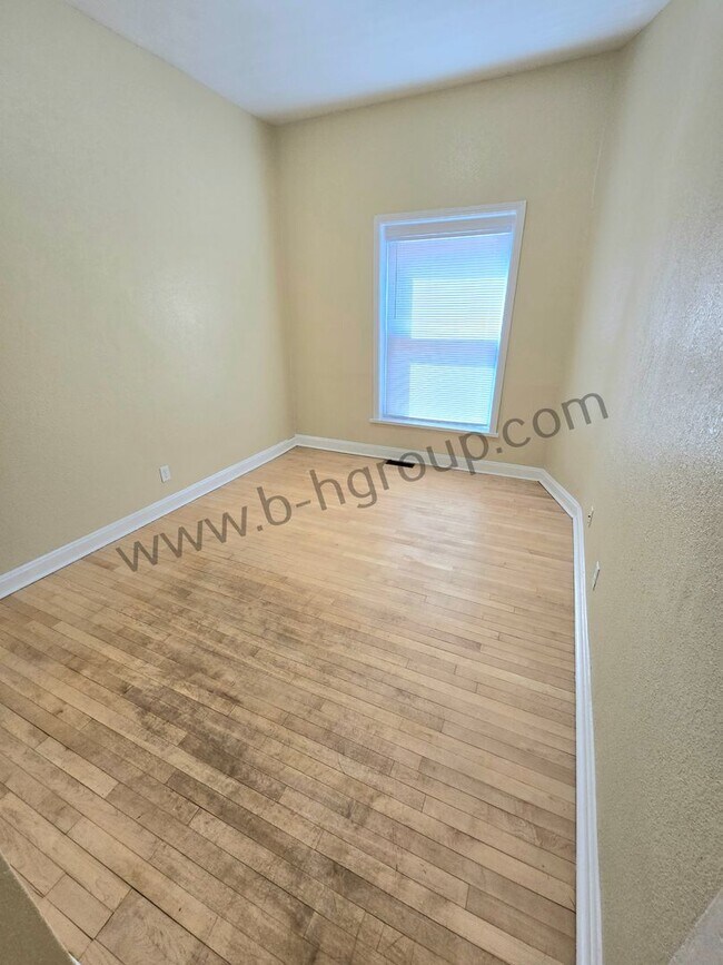 Building Photo - 5714 7th Ave