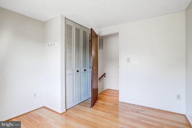 Building Photo - 1803 E Beech Rd