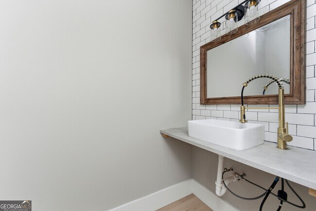 Building Photo - 1409 Northwest Dr NW