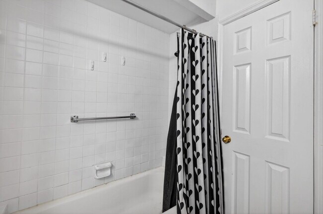 Building Photo - 2424 SE 17th St