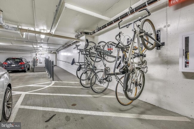 Building Photo - 930 Rose Ave