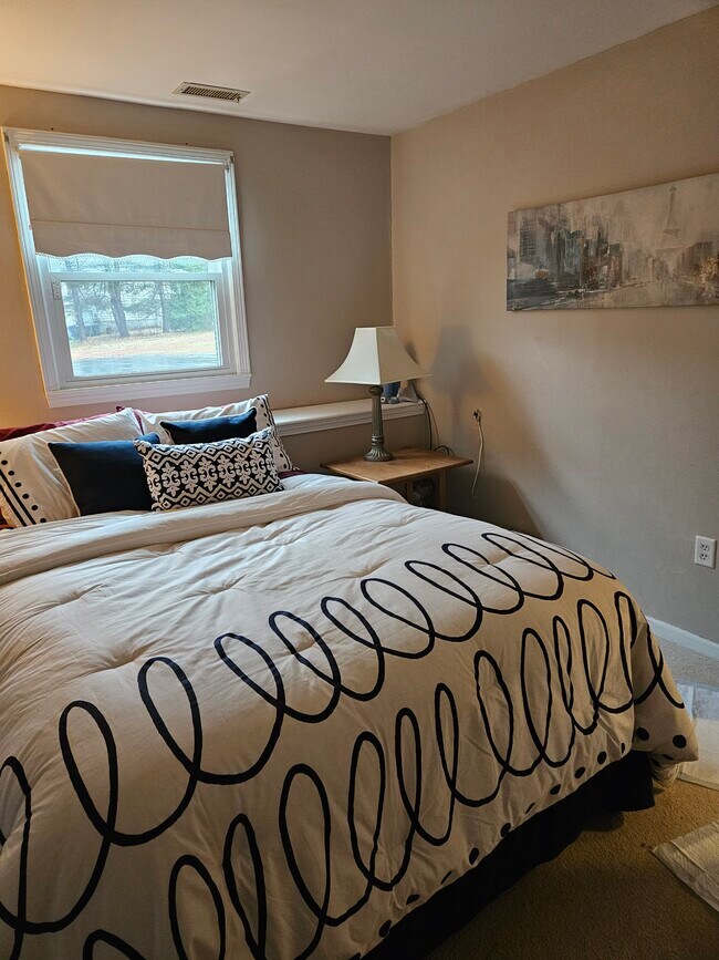 Building Photo - 9 Baxter Cir