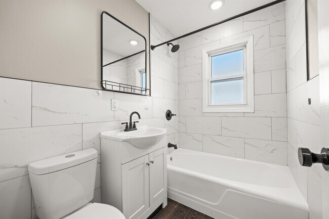 Building Photo - 516 Ave E