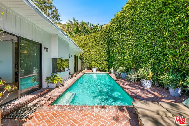 Building Photo - 1644 Marmont Ave