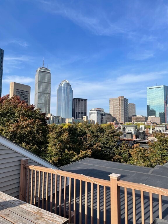 Building Photo - 2A Wellington St